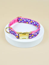 Double-sided printed floral pet collar, available in S, M and L sizes.
