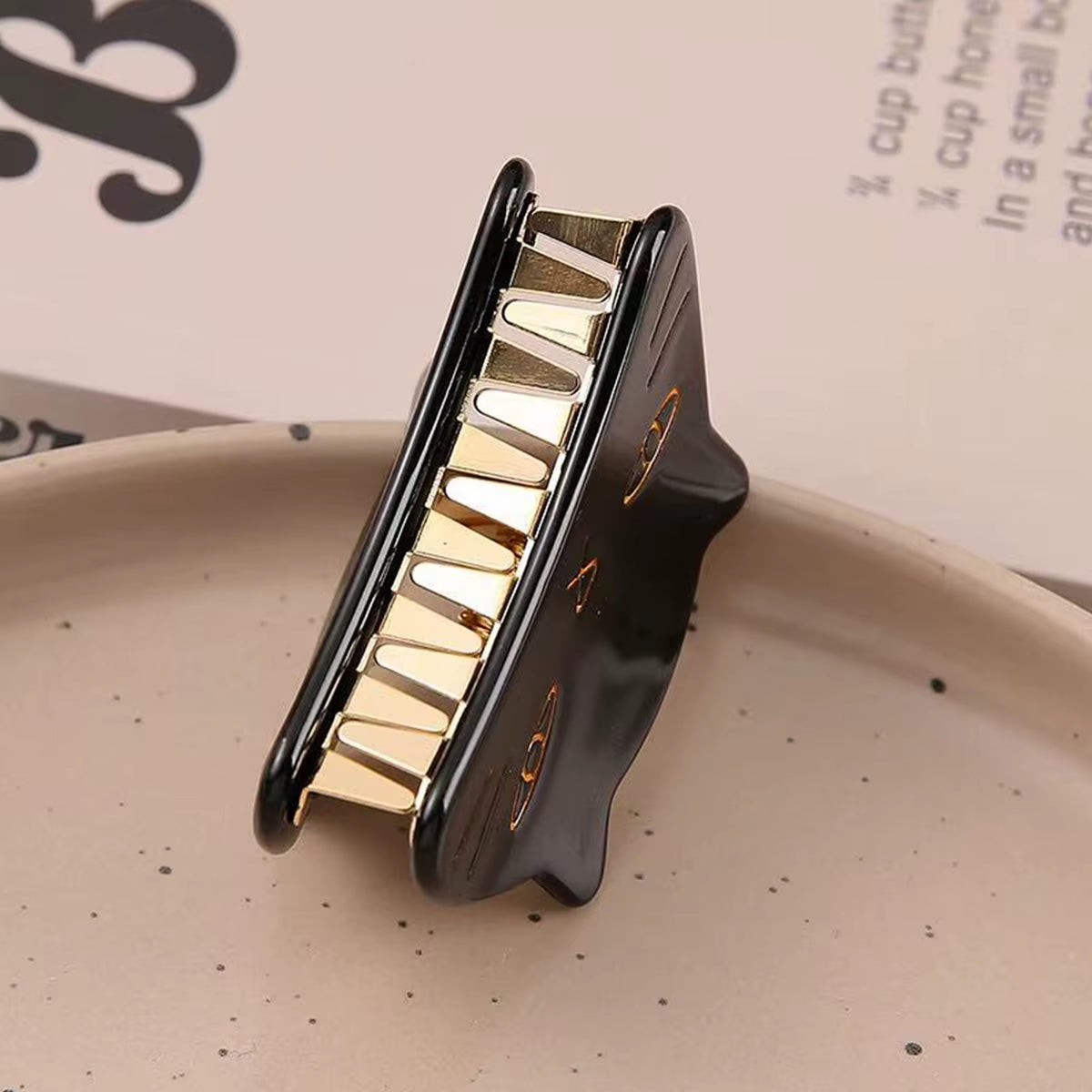 Acrylic Cat Claw Hair Clip