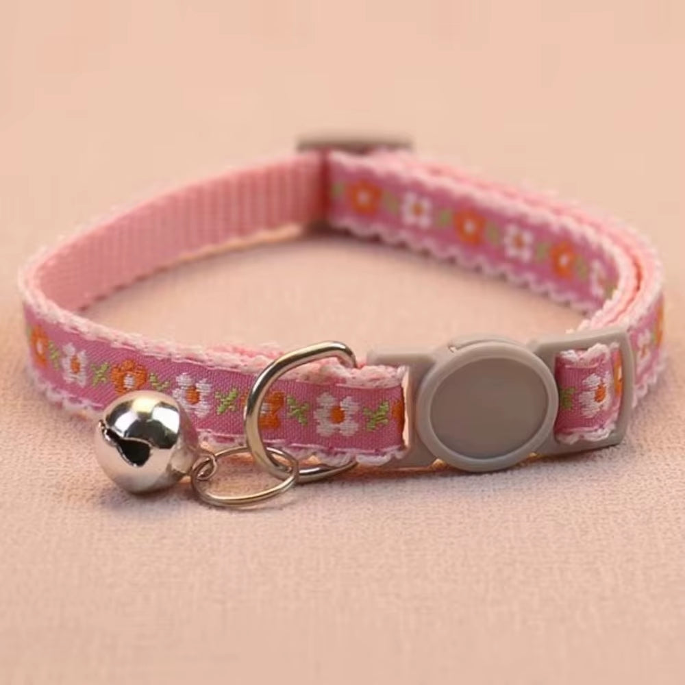 Fashion Floral Embroidered Cat Collars Adjustable Durable Pet Collars Cute Lace Collar with Bell Cat Supplies