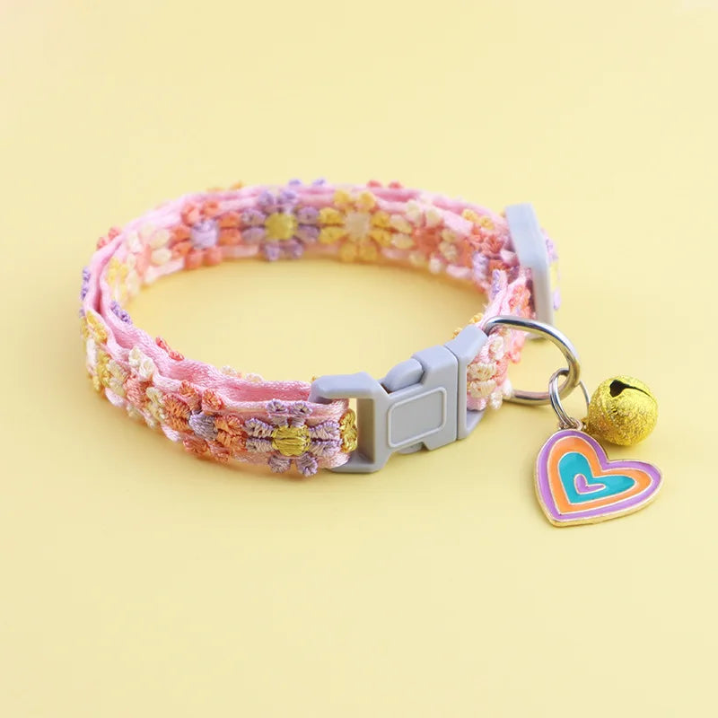 Adjustable Lace Flower Cat Collar – Elegant Kitten & Puppy Collar with Bell and Gold-Tone Alloy Pendant