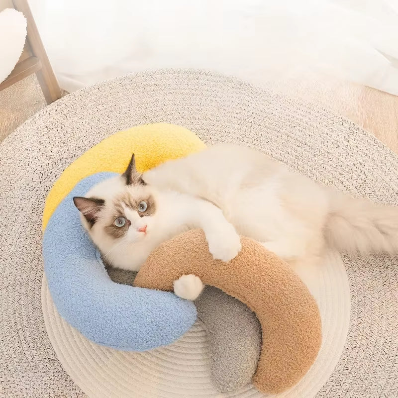 Crescent-Shaped Soft Pillow for Cats and Dogs - Universal Cervical Support Pet Bed