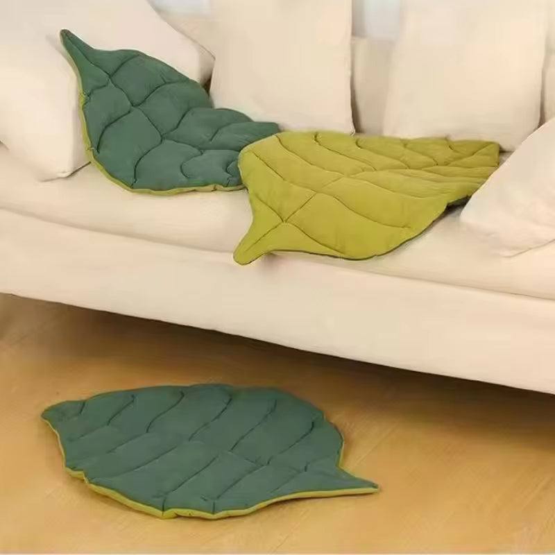 Leaf-Shaped Pet Mat – Reversible Cotton Bed for Cats & Dogs, Washable & Non-Slip