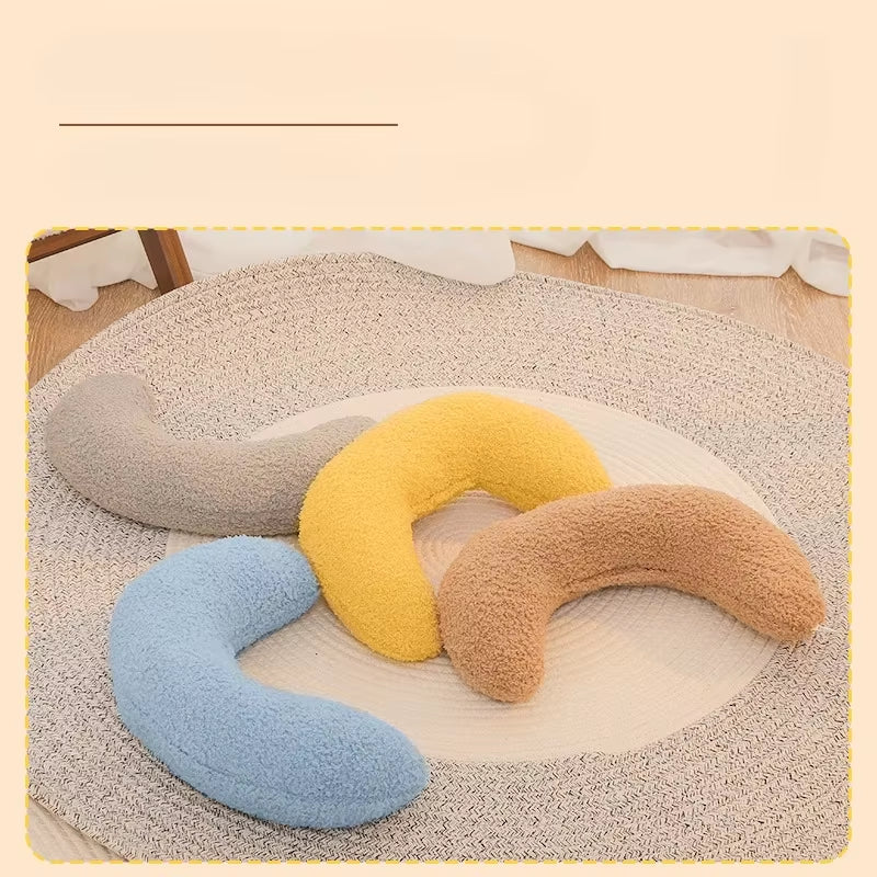 Crescent-Shaped Soft Pillow for Cats and Dogs - Universal Cervical Support Pet Bed