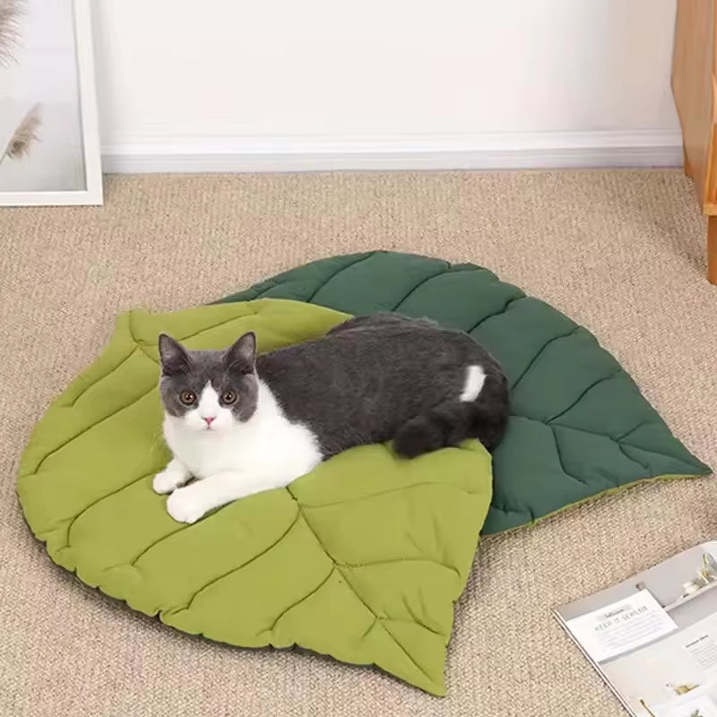 Leaf-Shaped Pet Mat – Reversible Cotton Bed for Cats & Dogs, Washable & Non-Slip