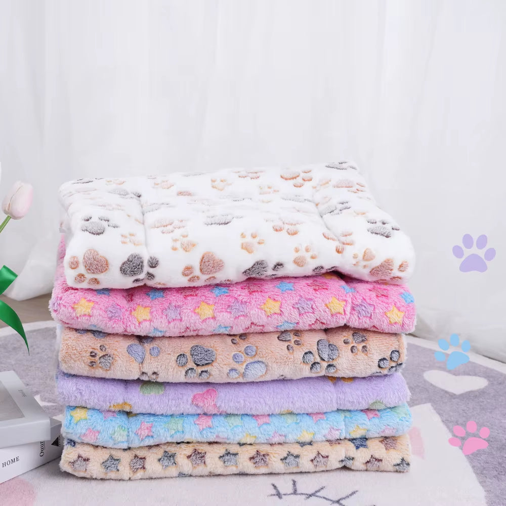 Luxury Cat Bed and Furniture Collection: Cozy Cushions and Warm Accessories for Your Pet's Home
