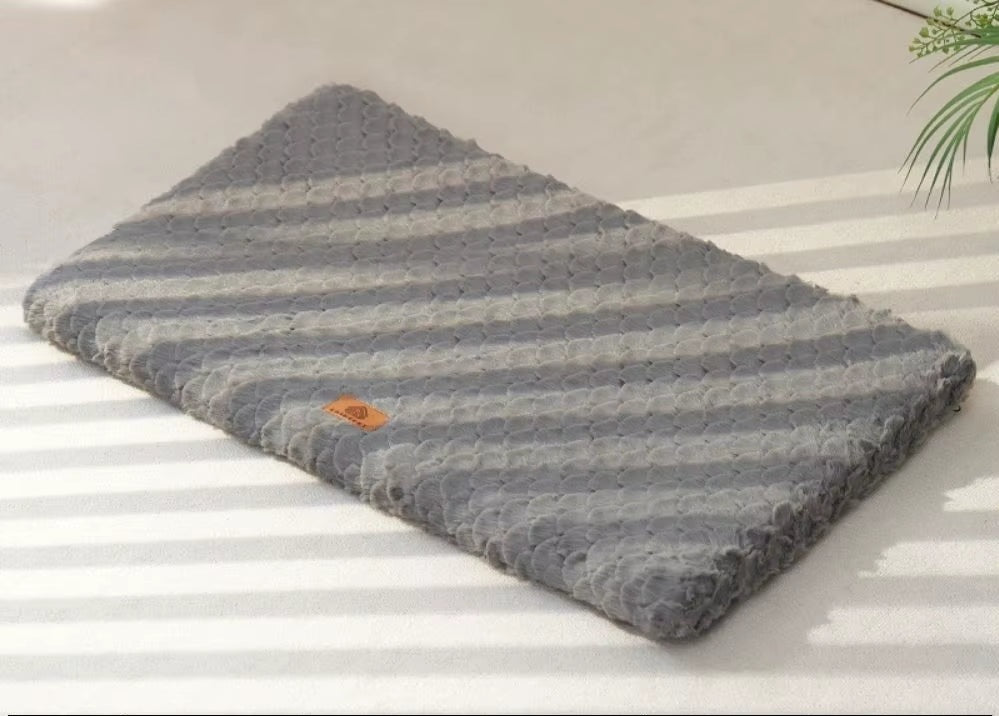 Pawzation Ultra-Soft Calming Pet Crate Bed in Silver Mist