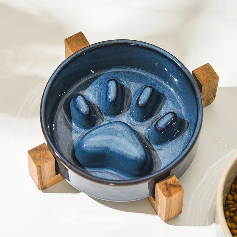 Thick anti-knock ceramic base for stable pet feeding sessions